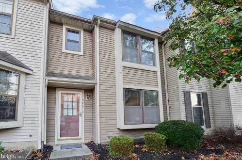 502 Essex Ct, West Deptford NJ  08051-2027 exterior