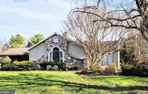 1006 Hillview Ln, Swatara, PA 17033-2226