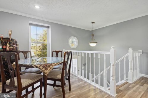 1679 Fieldthorn Dr, Herndon VA  20194-1801 exterior