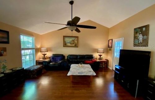 3813 Pebble Ct, Palm Harbor, FL 34684-4126