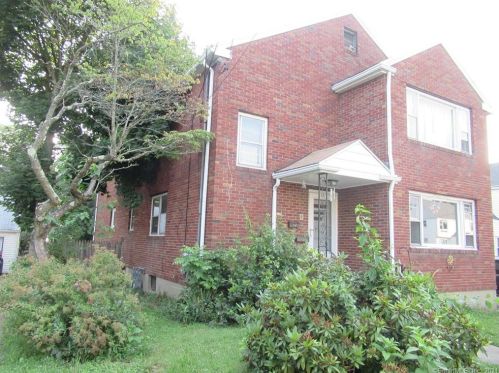 199 Greenfield Dr, Bridgeport, CT 06606-4432