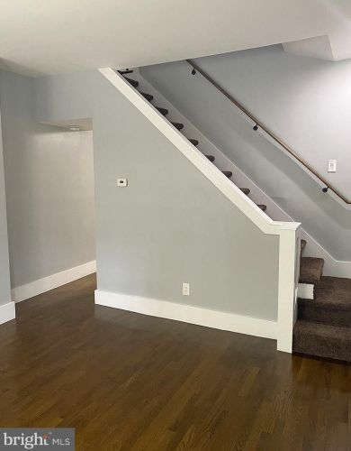 523 Douglas St, Philadelphia, PA 19104-2565