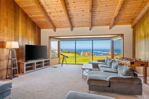 45465 Caspar Dr, Mendocino CA  95460-9727 exterior