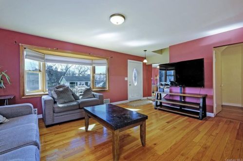 5 Martin Rd, Crotonville, NY 10562-5602