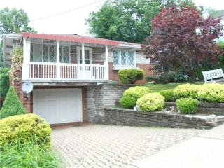 323 Murray Ave, New Kensington PA  15068-2105 exterior