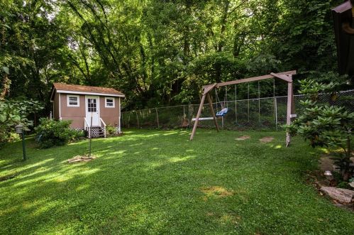 237 Magill Rd, Zelienople PA  16063-3015 exterior