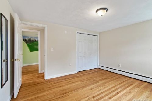 8 Sautter Dr, Uncasville CT  06382-1829 exterior