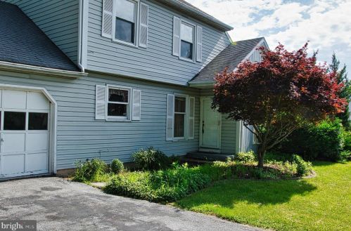 2016 Rock Fall Rd, Harrisburg, PA 17110-3429