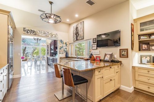 5148 31st Ave, Saint Petersburg FL  33707-5600 exterior