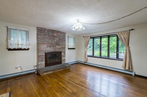 102 Carlisle Rd, Bedford, MA 01730-1569