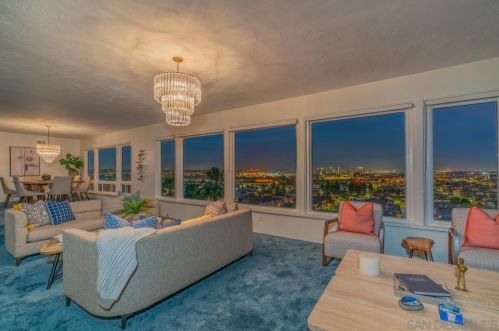 2125 Locust St, San Diego CA  92106-1622 exterior