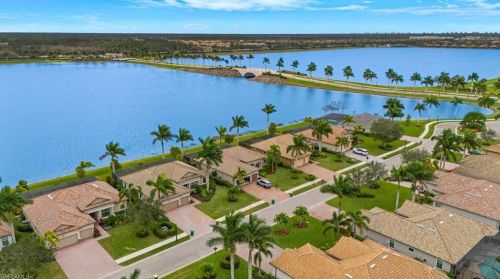 10070 Biscayne Bay Ln, Naples FL 34120-3754 exterior