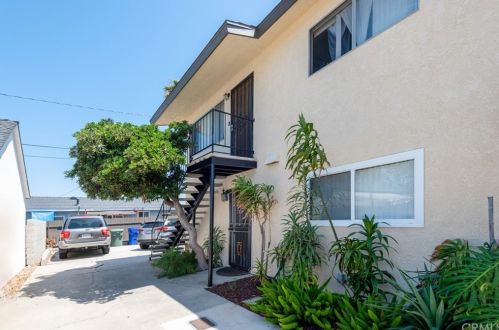25022 Woodward Ave, Lomita CA  90717-2243 exterior