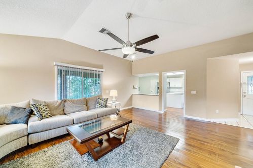 111 Pne Vly Ct, De Bary FL 32713-2302 exterior