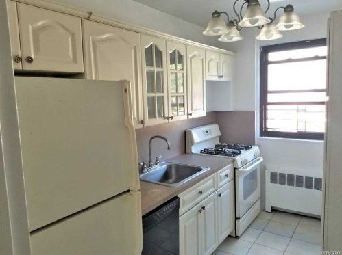 90-07 153rd Ave, Jamaica, NY 11414-1746