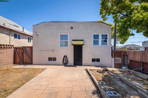 1301 60 Ave, Oakland CA 94621-3912 exterior