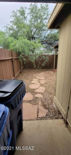 1845 Ln Osa St, Tucson AZ 85705-2152 exterior