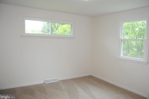 2065 Geoffrey Dr, Willow Grove PA  19090-2217 exterior