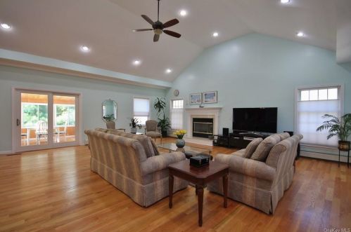 1774 Pleasantville Rd, Briarcliff NY  10510-1116 exterior