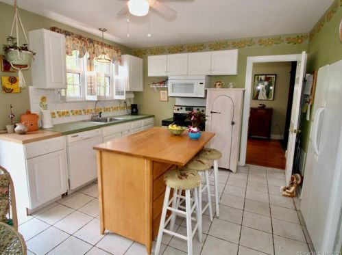 310 Main St, Wallingford CT  06492-2232 exterior