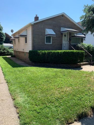 1526 125th St, Whiting, IN 46394-2132