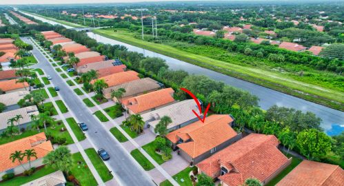 7650 Caprio Dr, Boynton Beach, FL 33472-7370