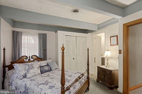 207 Thomas Ave, Riverton NJ 08077-1039 exterior