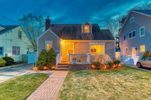 304 Clifford St, North Bellmore, NY 11710-2547