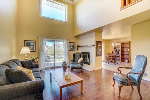 3282 Camelot Dr, Saint Paul, MN 55125-2754