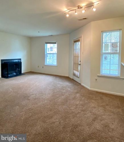 224 Stone Hurst Ct, New Castle DE  19720-3947 exterior