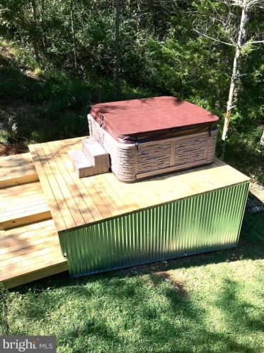 170 Wildlife Dr, Lost City WV  26810-8425 exterior