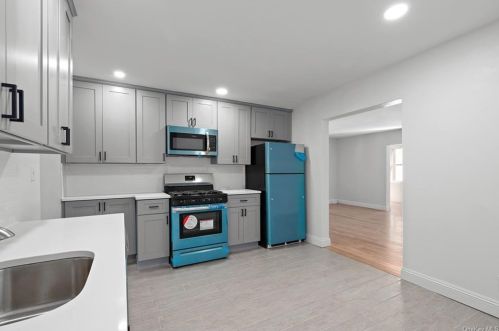 156 Summit Pl, Bronx, NY 10463-5806