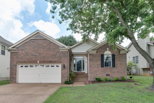 2238 Falcon Creek Dr, Franklin, TN 37067-4098
