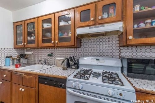 217-37 Hempstead Ave, Jamaica, NY 11429-1223