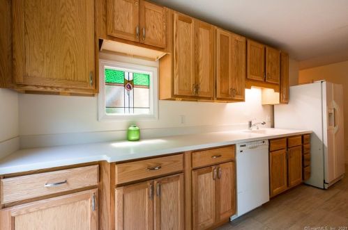 10 Baldwin Dr, Waterford CT  06385-2708 exterior