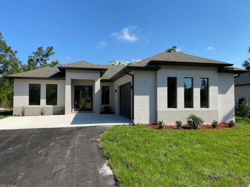 3060 22nd Ave, Naples, FL 34117-0035