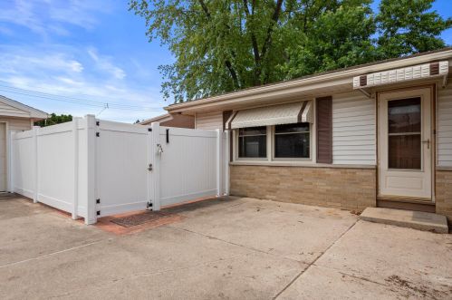 2541 80 Pl, Kenosha WI 53142-4533 exterior