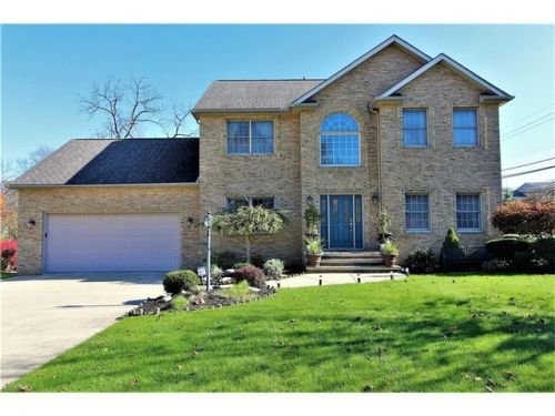 4701 Fox Run Dr, Cuyahoga Falls OH  44224-1577 exterior