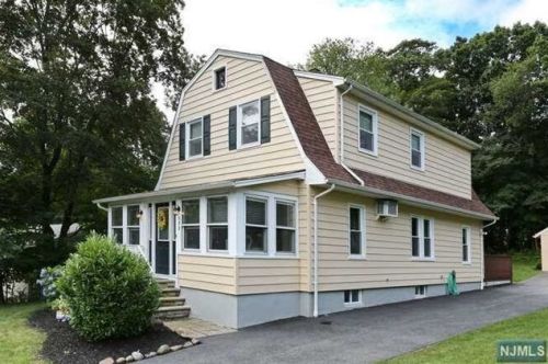 172 Yawpo Ave, Oakland, NJ 07436-3220