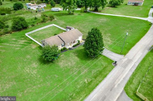 199 Wintergreen Dr, Richmond National Battlefiel VA  22835-7519 exterior