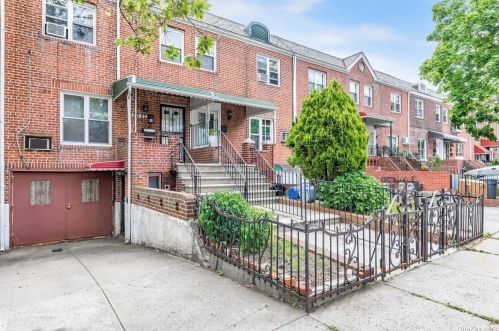 20-27 26th St, Long Island City, NY 11105-2916