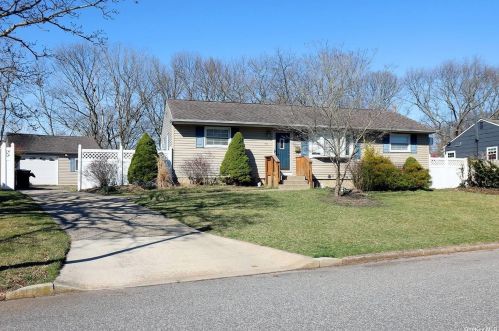 66 Court Dr, South Setauket, NY 11720-2309
