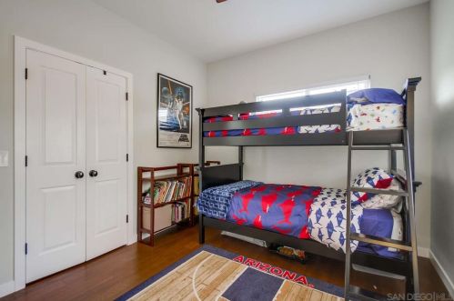 1760 La Playa Ave, San Diego CA 92109-6526 exterior