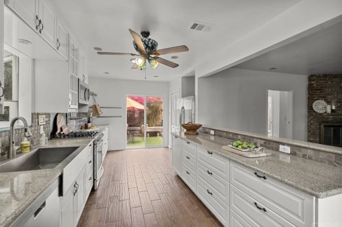 3637 Fairesta St, Glendale CA 91214-1804 exterior