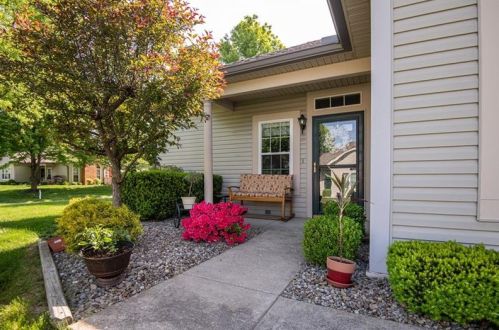 56 Stone Ridge Blvd, Hermitage, PA 16148-9174