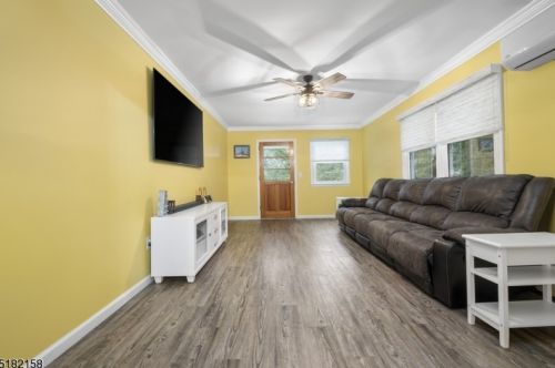 338 10th Ave, Manville NJ  08835-1105 exterior