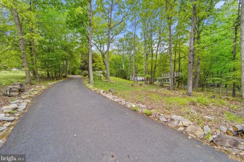 2206 Youngs Dr, Haymarket VA  20169-1534 exterior