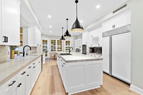 7 Cheshire Ct, Newport Beach CA  exterior