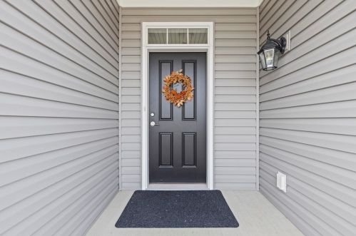 111 Hill Place Dr, Mc Donald, PA 15057-3202