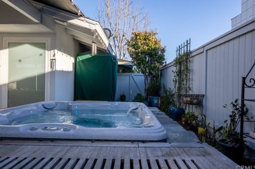 1727 Tradewinds Ln, Newport Beach CA  92660-4313 exterior